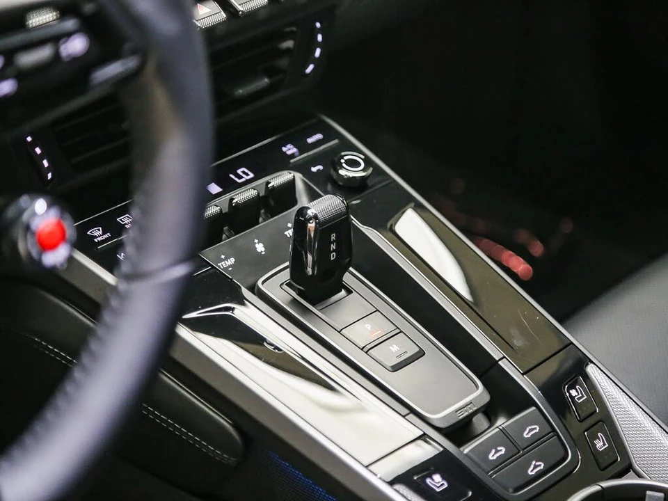 2025 Porsche 992 Carrera - Image 23 of 30