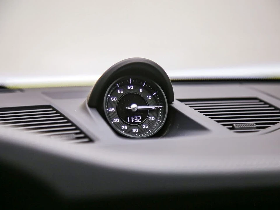 2025 Porsche 992 Carrera - Image 18 of 30