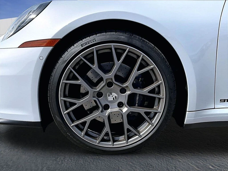 2025 Porsche 992 Carrera - Image 11 of 26
