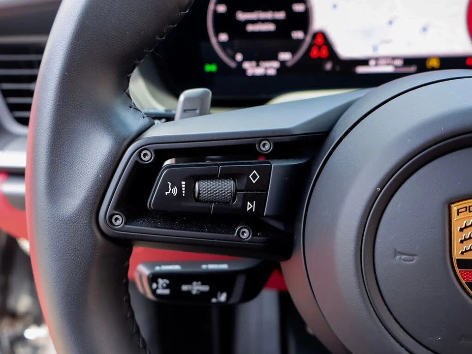 2025 Porsche 992 Carrera - Image 16 of 31
