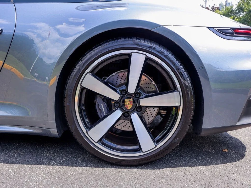 2025 Porsche 992 Carrera - Image 27 of 31