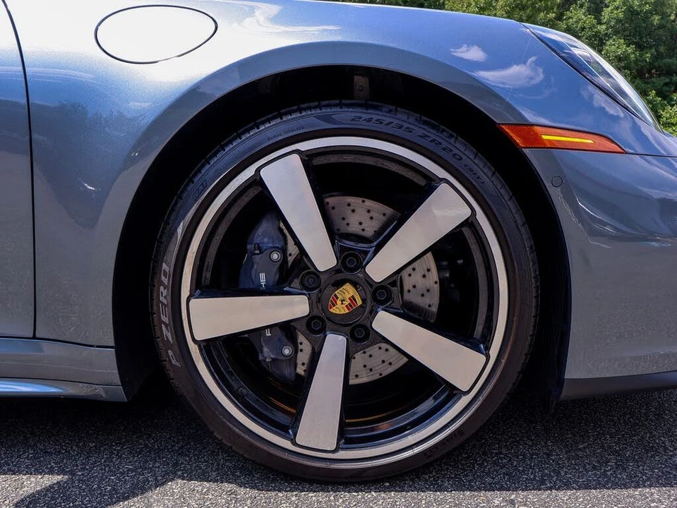 2025 Porsche 992 Carrera - Image 25 of 31