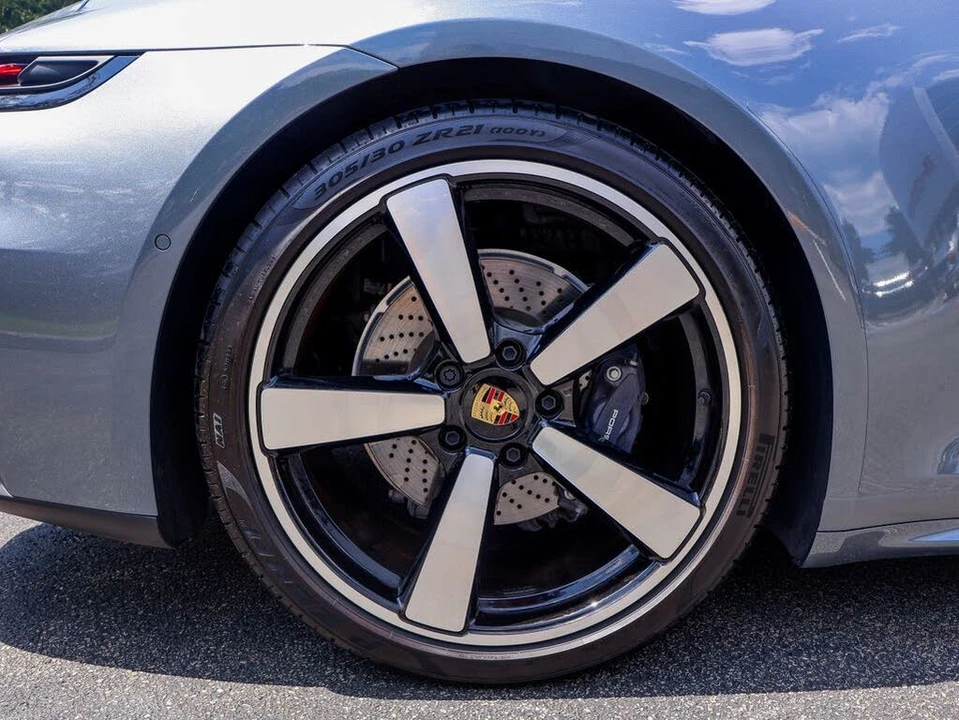 2025 Porsche 992 Carrera - Image 24 of 31