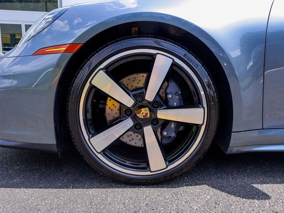 2025 Porsche 992 Carrera - Image 26 of 31