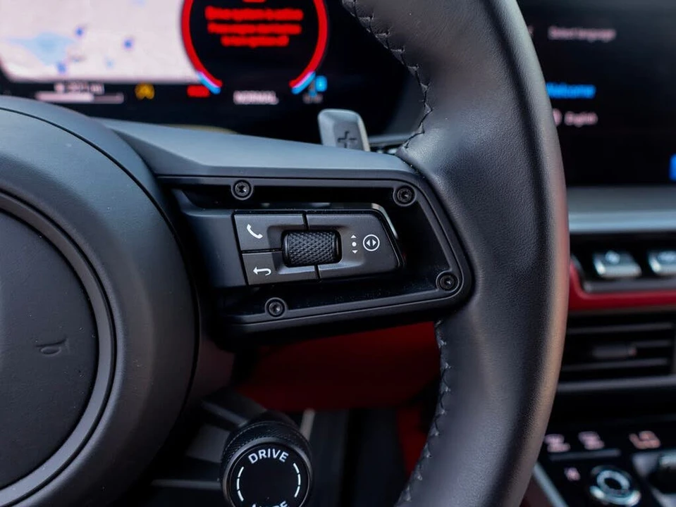 2025 Porsche 992 Carrera - Image 18 of 31