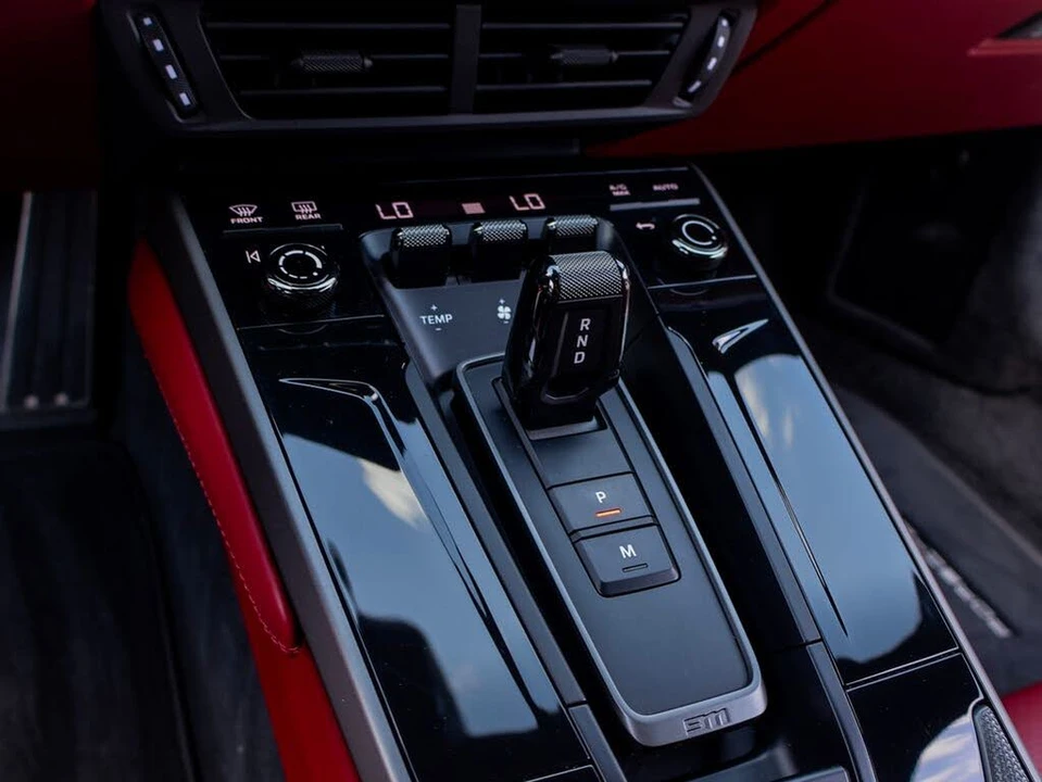 2025 Porsche 992 Carrera - Image 11 of 31