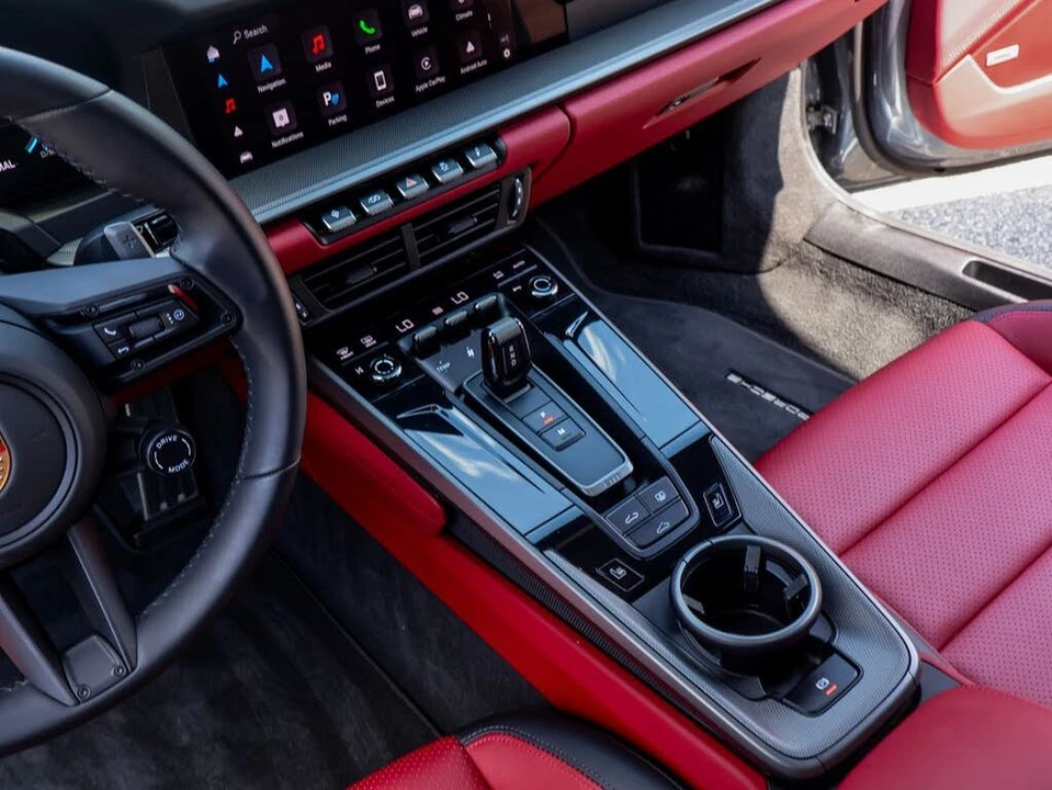 2025 Porsche 992 Carrera - Image 14 of 31