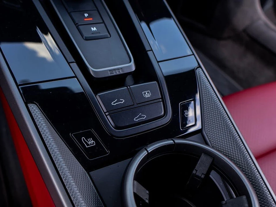 2025 Porsche 992 Carrera - Image 12 of 31