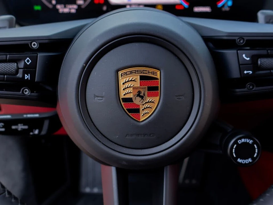 2025 Porsche 992 Carrera - Image 17 of 31
