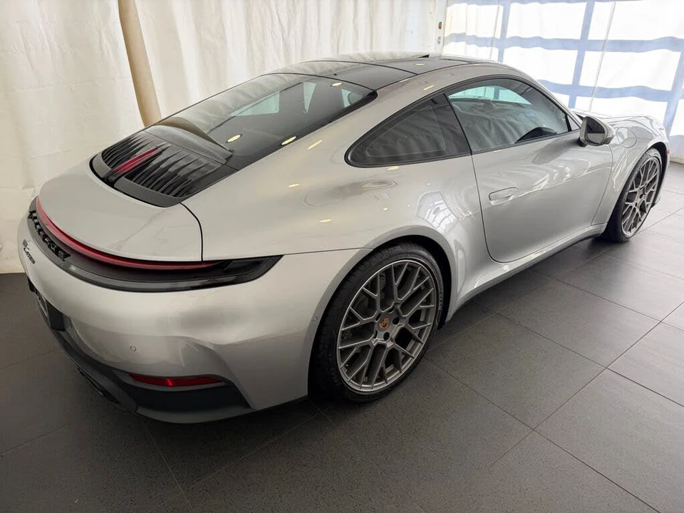 2025 Porsche 992 Carrera - Image 9 of 26