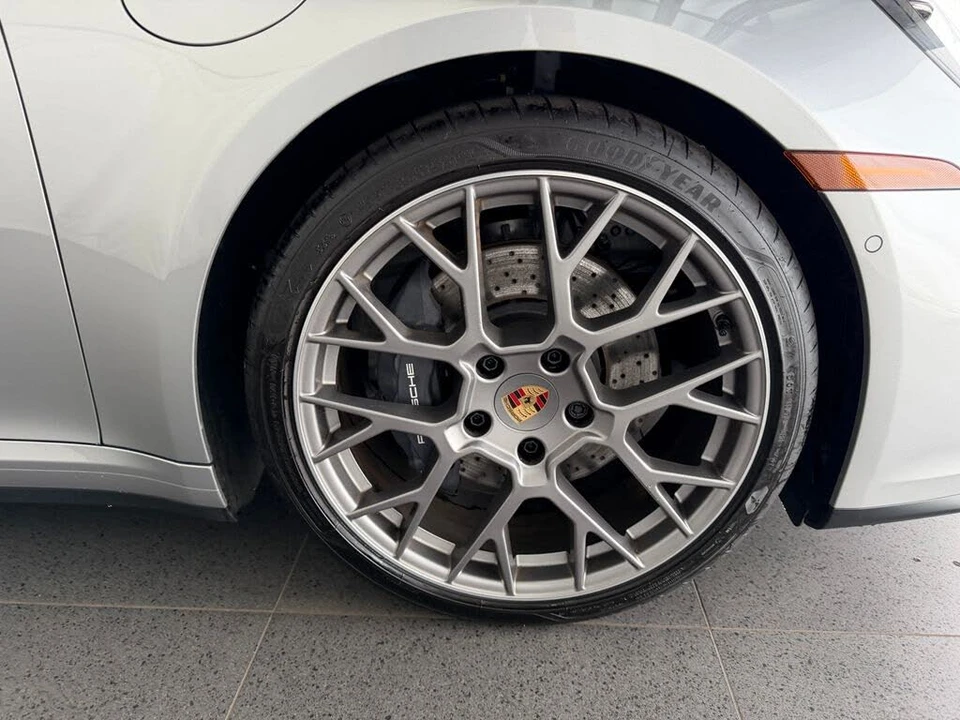 2025 Porsche 992 Carrera - Image 13 of 26