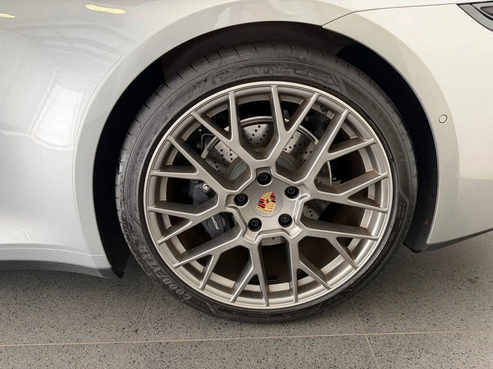 2025 Porsche 992 Carrera - Image 11 of 26