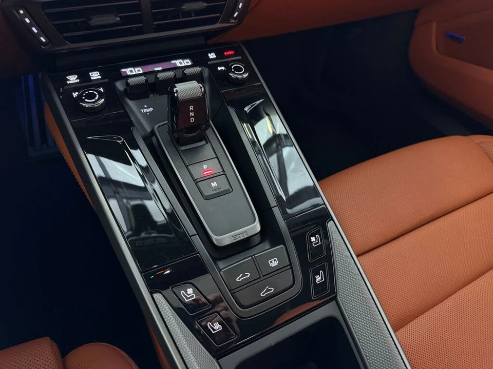 2025 Porsche 992 Carrera - Image 18 of 26