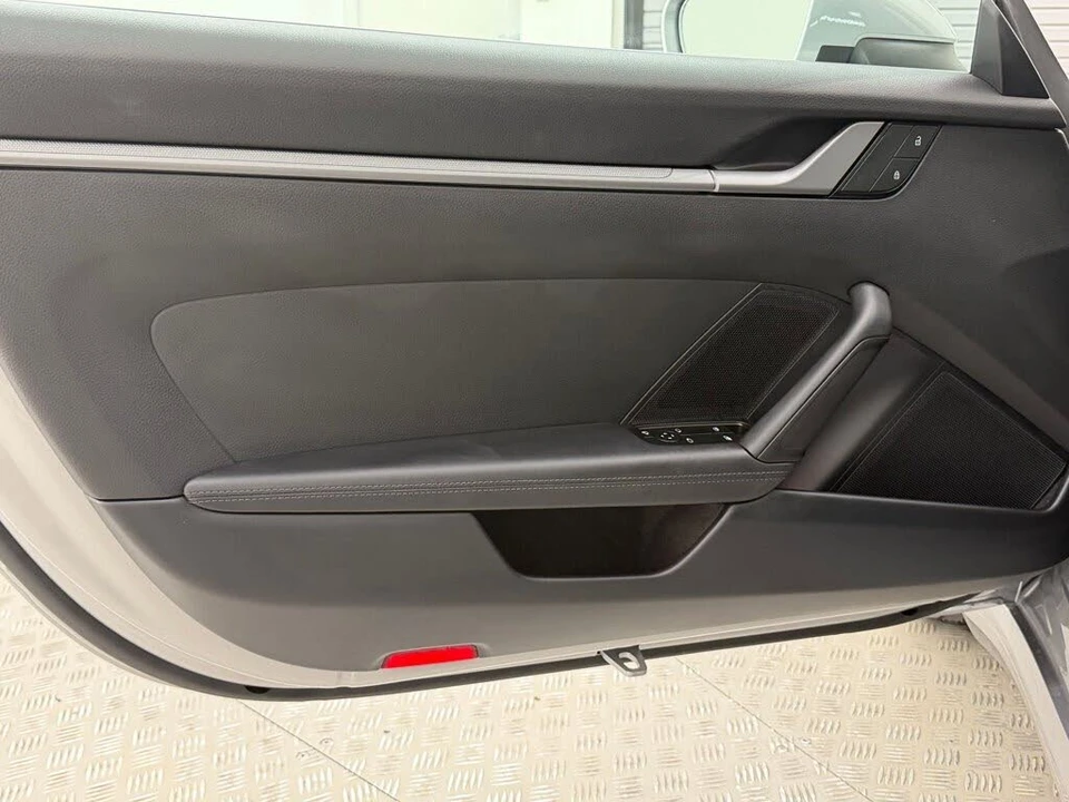 2025 Porsche 992 Carrera - Image 14 of 31