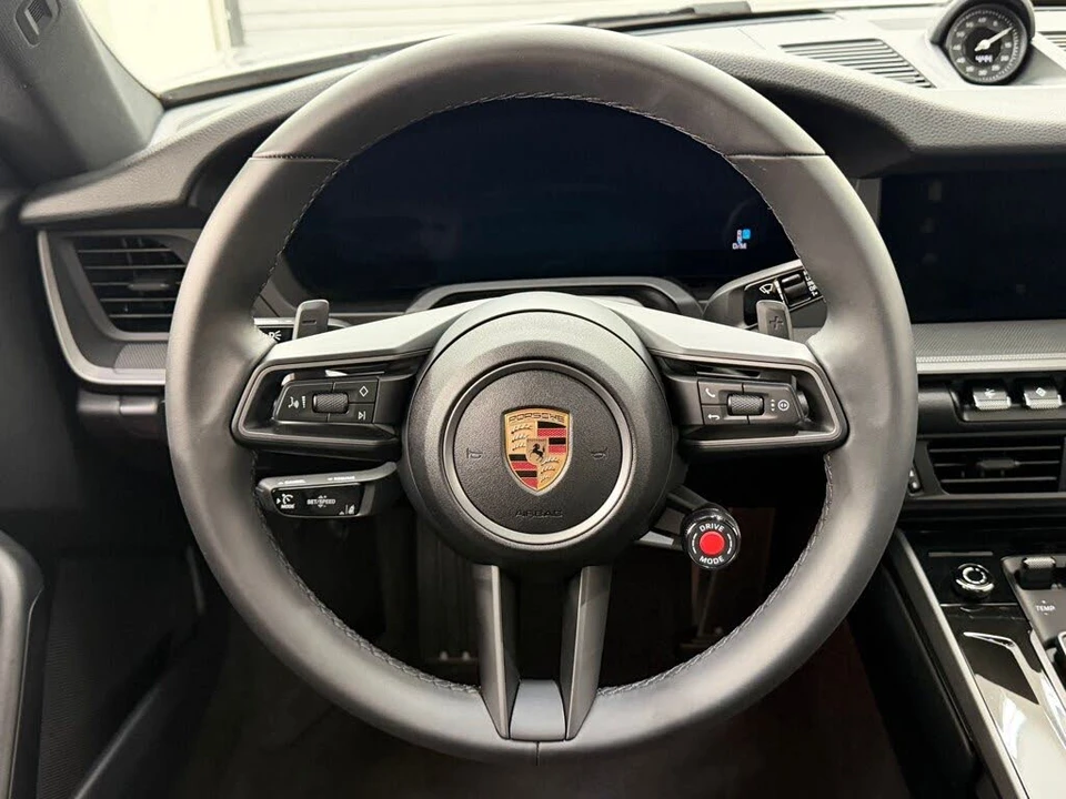 2025 Porsche 992 Carrera - Image 11 of 31
