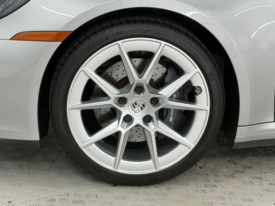 2025 Porsche 992 Carrera - Image 13 of 31