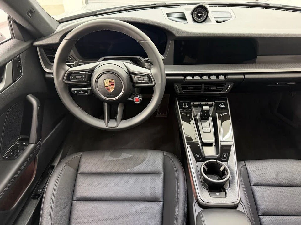 2025 Porsche 992 Carrera - Image 27 of 31