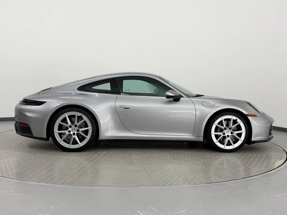 2025 Porsche 992 Carrera - Image 8 of 31