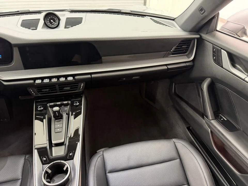 2025 Porsche 992 Carrera - Image 28 of 31