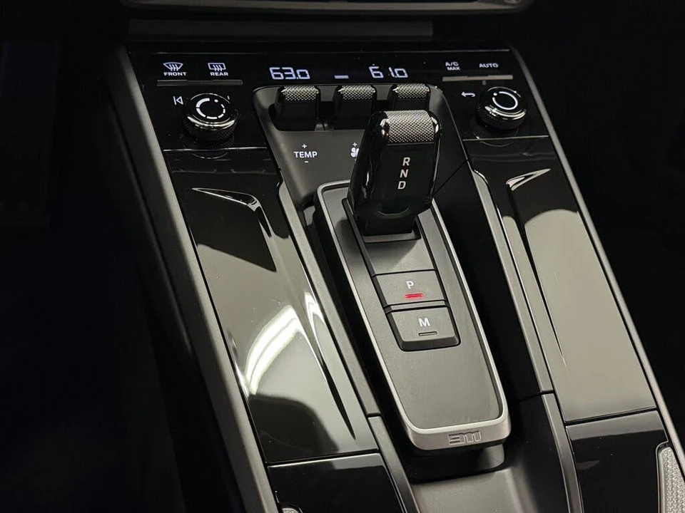 2025 Porsche 992 Carrera - Image 17 of 31