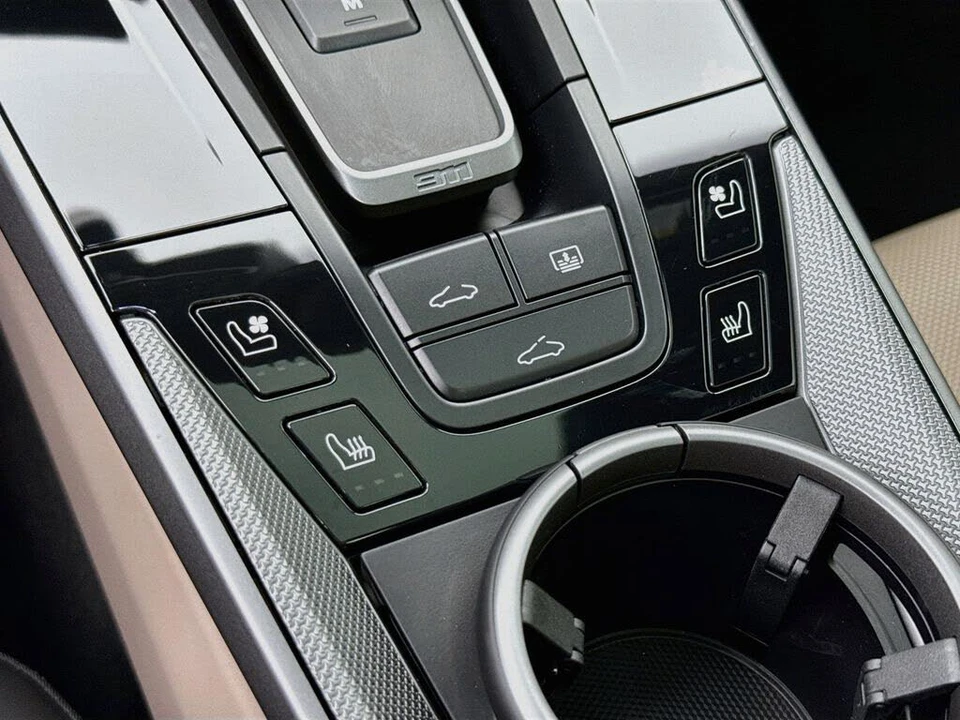 2025 Porsche 992 Carrera - Image 22 of 31