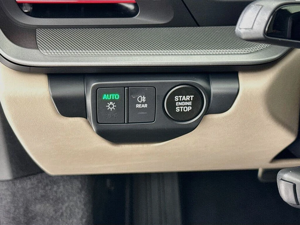 2025 Porsche 992 Carrera - Image 14 of 31