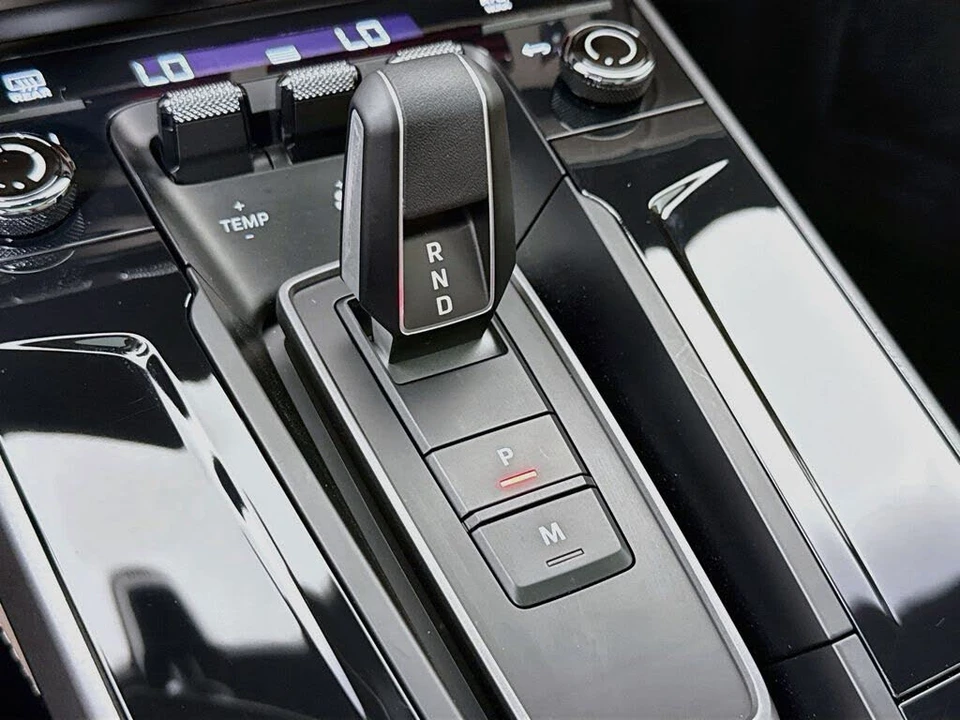 2025 Porsche 992 Carrera - Image 21 of 31