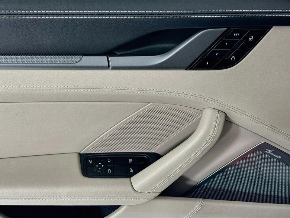 2025 Porsche 992 Carrera - Image 11 of 31