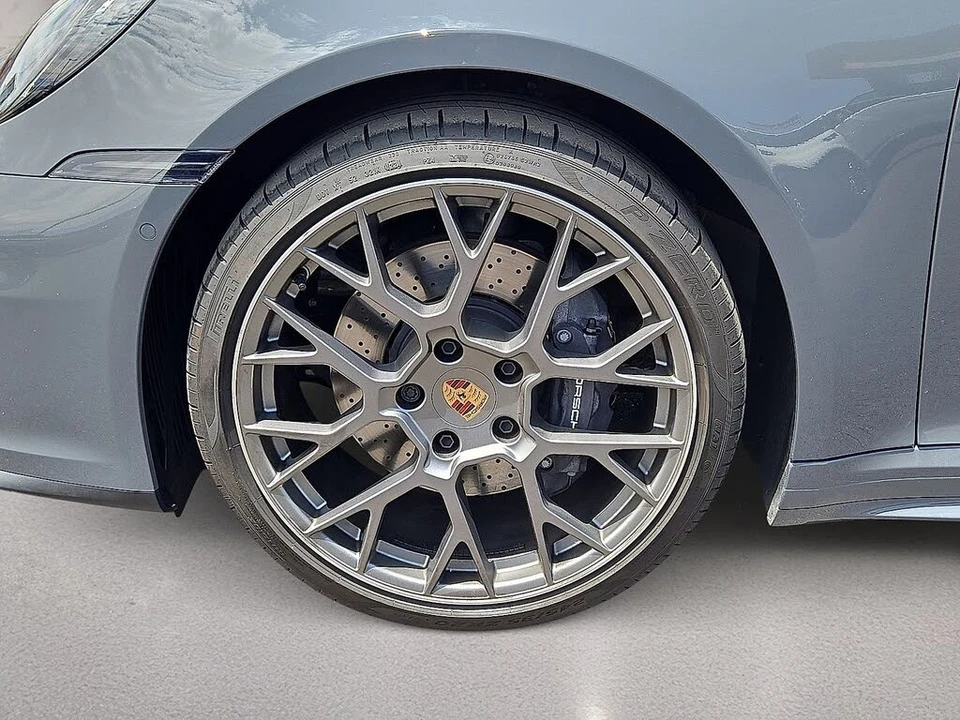2025 Porsche 992 Carrera - Image 13 of 31
