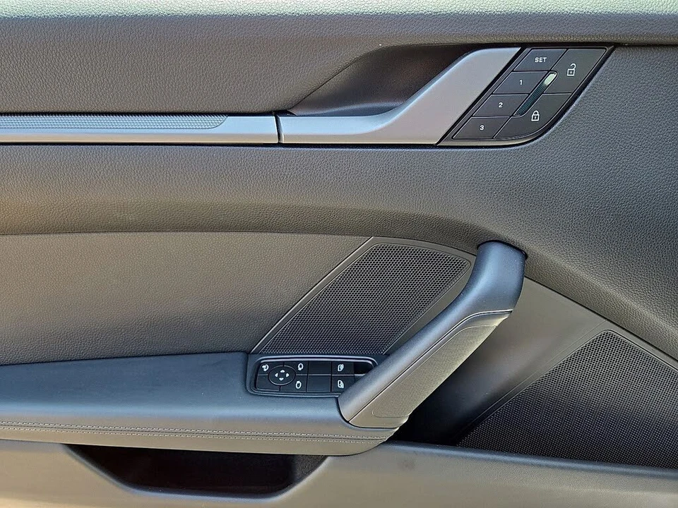 2025 Porsche 992 Carrera - Image 21 of 31