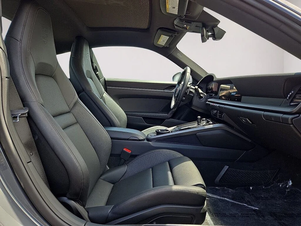 2025 Porsche 992 Carrera - Image 16 of 31