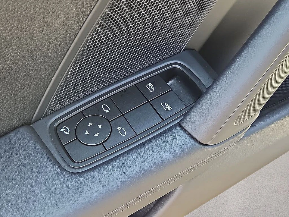 2025 Porsche 992 Carrera - Image 22 of 31