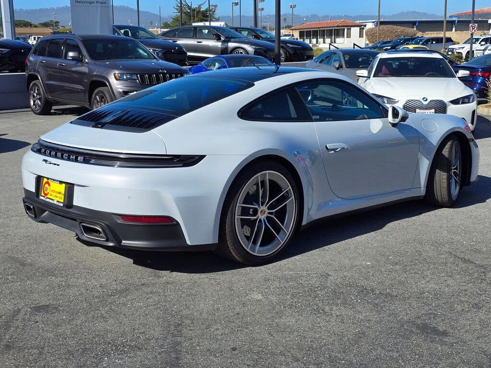 2025 Porsche 992 Carrera - Image 4 of 13