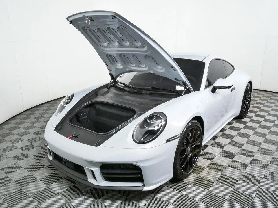 2025 Porsche 992 Carrera - Image 27 of 31