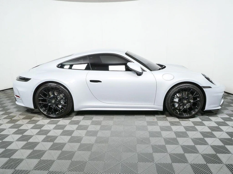 2025 Porsche 992 Carrera - Image 24 of 31