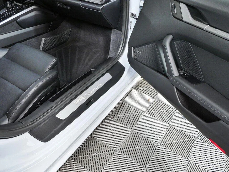 2025 Porsche 992 Carrera - Image 22 of 31