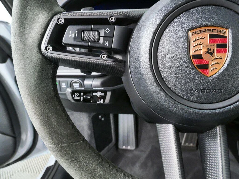 2025 Porsche 992 Carrera - Image 10 of 31