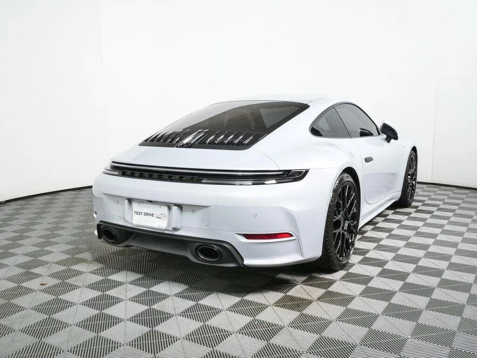 2025 Porsche 992 Carrera - Image 25 of 31