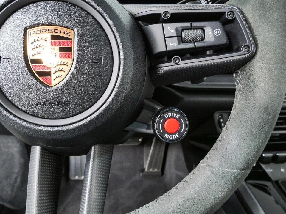2025 Porsche 992 Carrera - Image 11 of 31