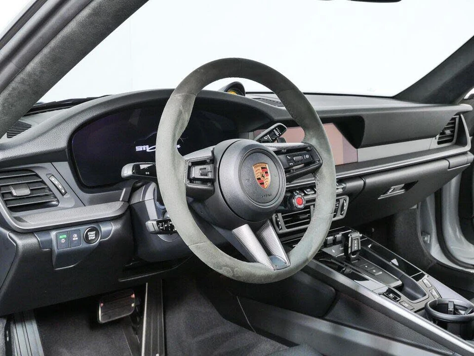 2025 Porsche 992 Carrera - Image 4 of 31