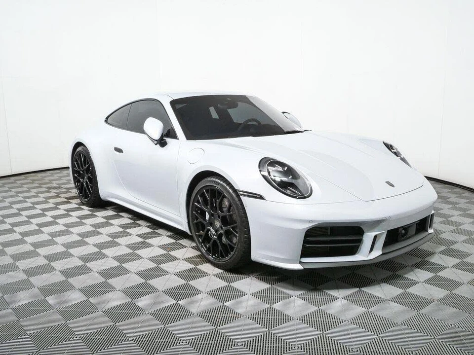 2025 Porsche 992 Carrera - Image 23 of 31