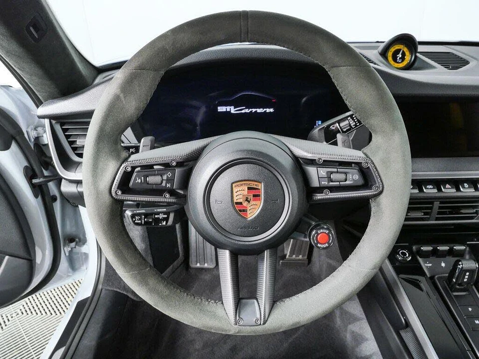 2025 Porsche 992 Carrera - Image 9 of 31