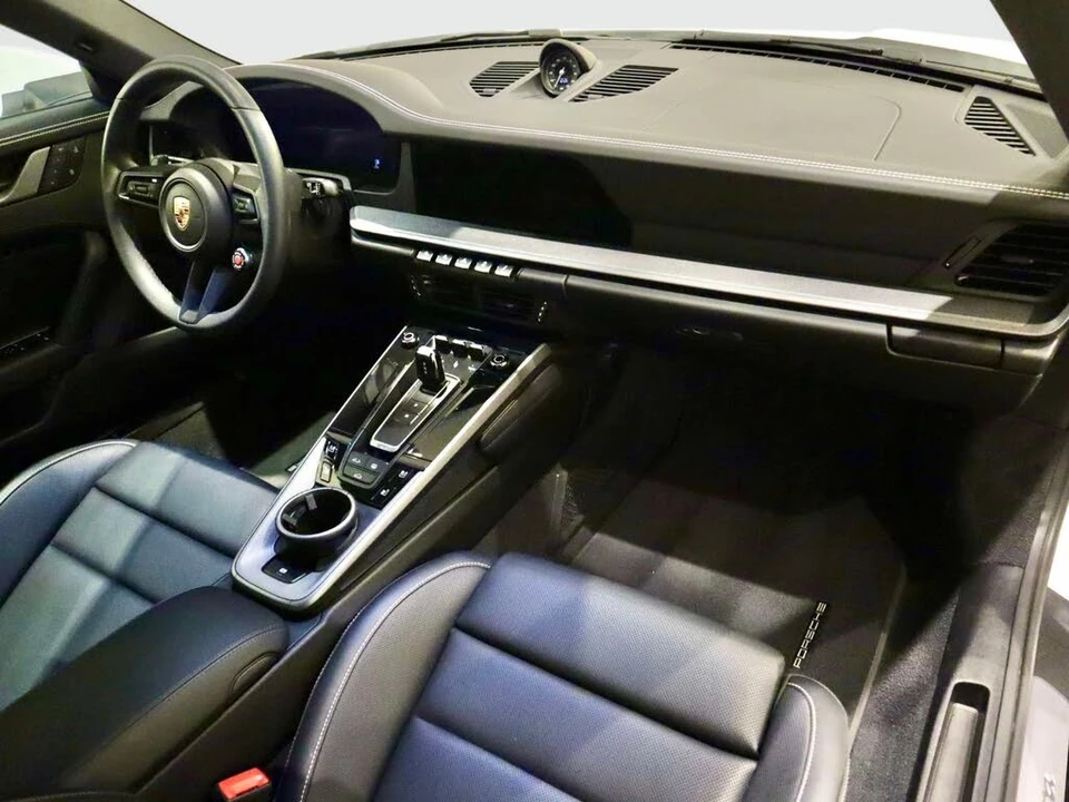 2025 Porsche 992 Carrera - Image 13 of 31
