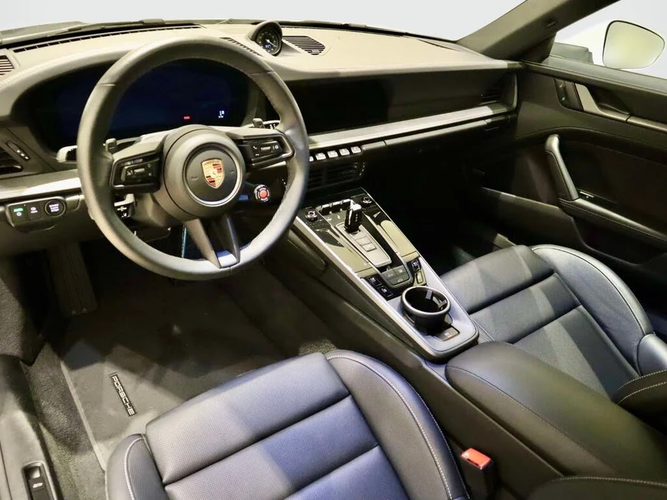 2025 Porsche 992 Carrera - Image 17 of 31