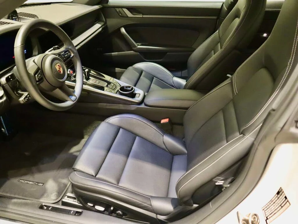 2025 Porsche 992 Carrera - Image 16 of 31