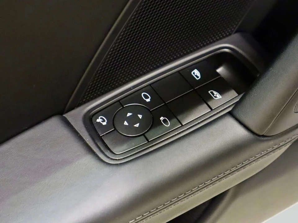 2025 Porsche 992 Carrera - Image 22 of 31