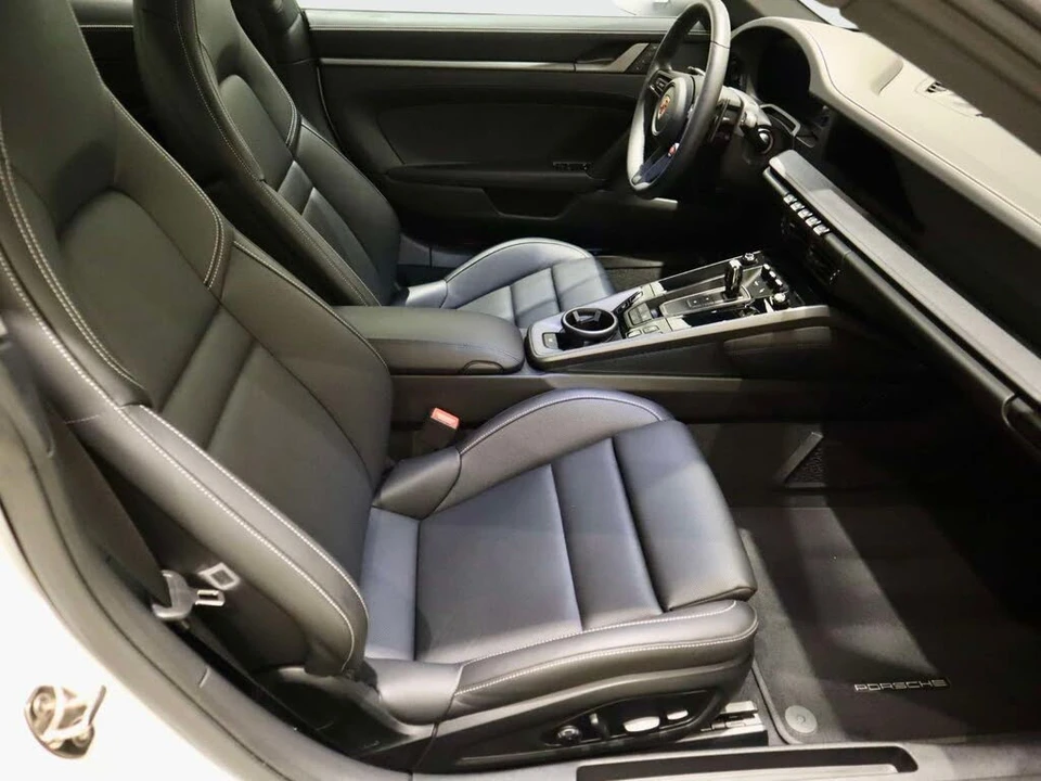 2025 Porsche 992 Carrera - Image 12 of 31