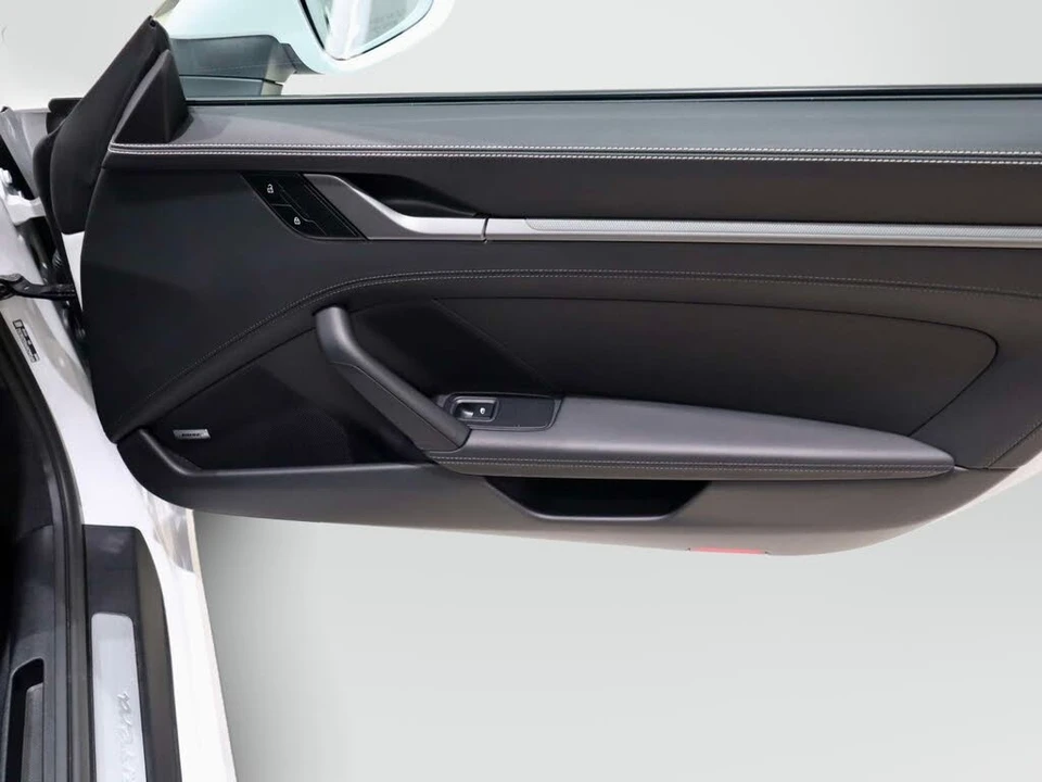 2025 Porsche 992 Carrera - Image 11 of 31
