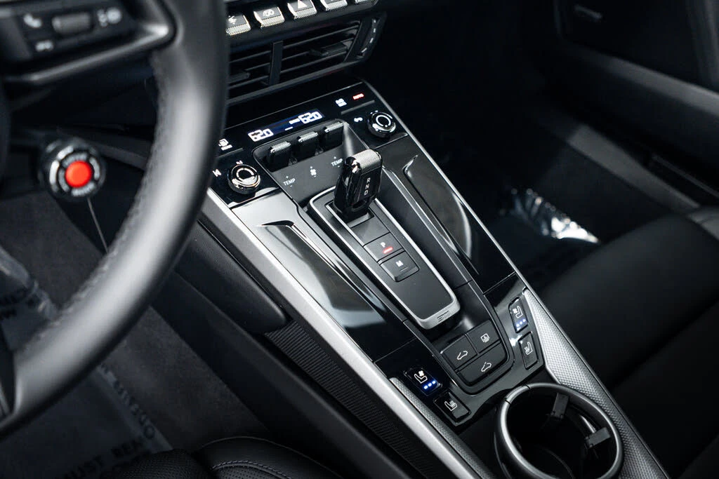 2025 Porsche 992 Carrera - Image 16 of 25