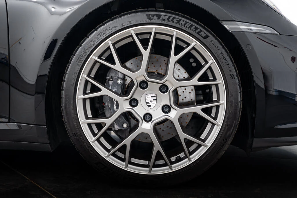 2025 Porsche 992 Carrera - Image 11 of 25